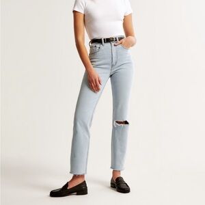 Abercrombie Ultra High Rise Straight Ankle 24 short